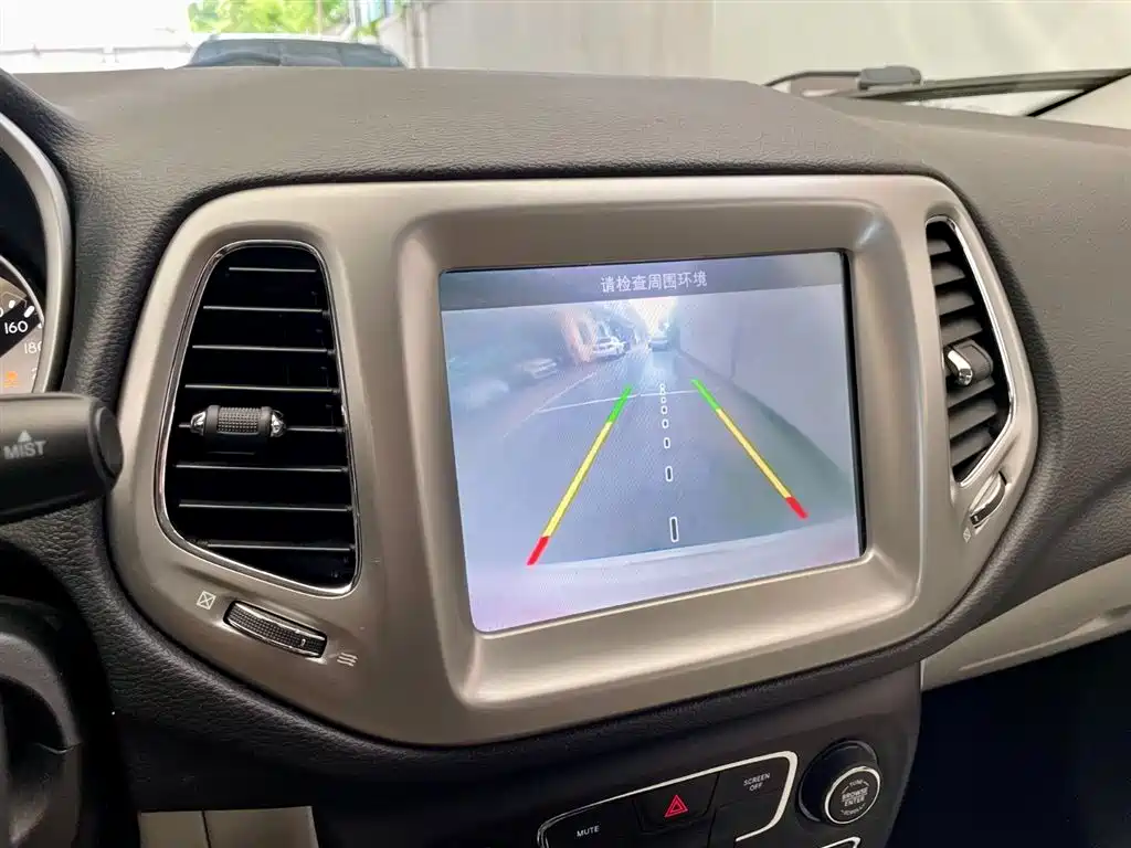 Jeep Compass 2017 — фото 12