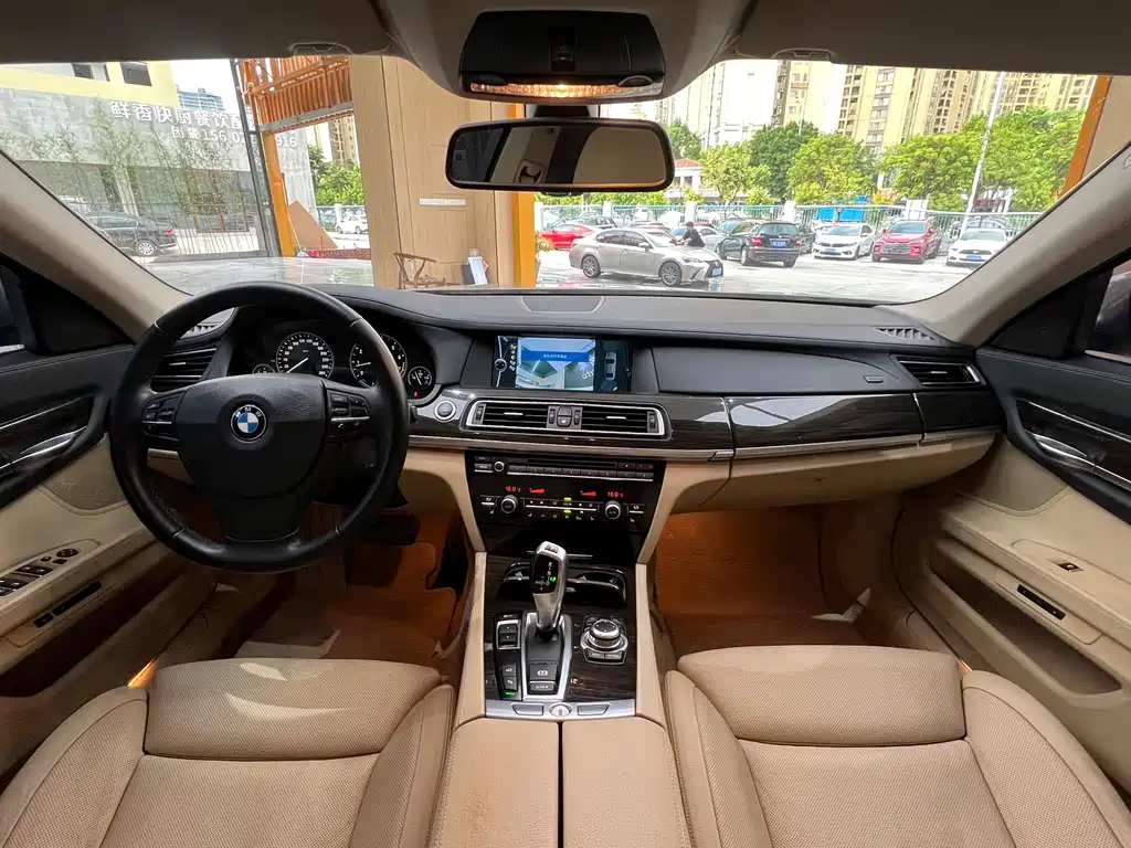 BMW 7 Series 2012 — фото 29