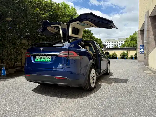 Tesla Model X 2017
