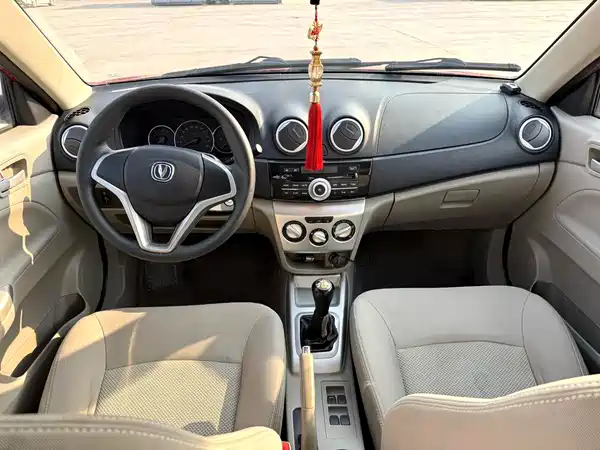 Changan Yuexiang V3 2013