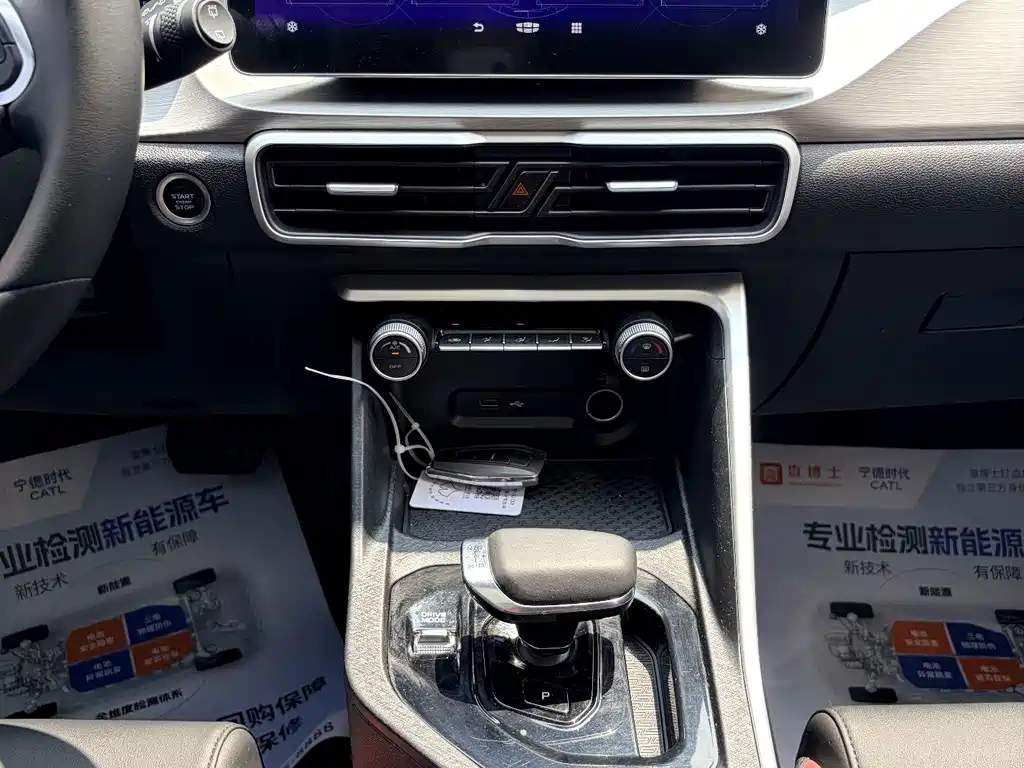 Geely Binyue 2022 — фото 13