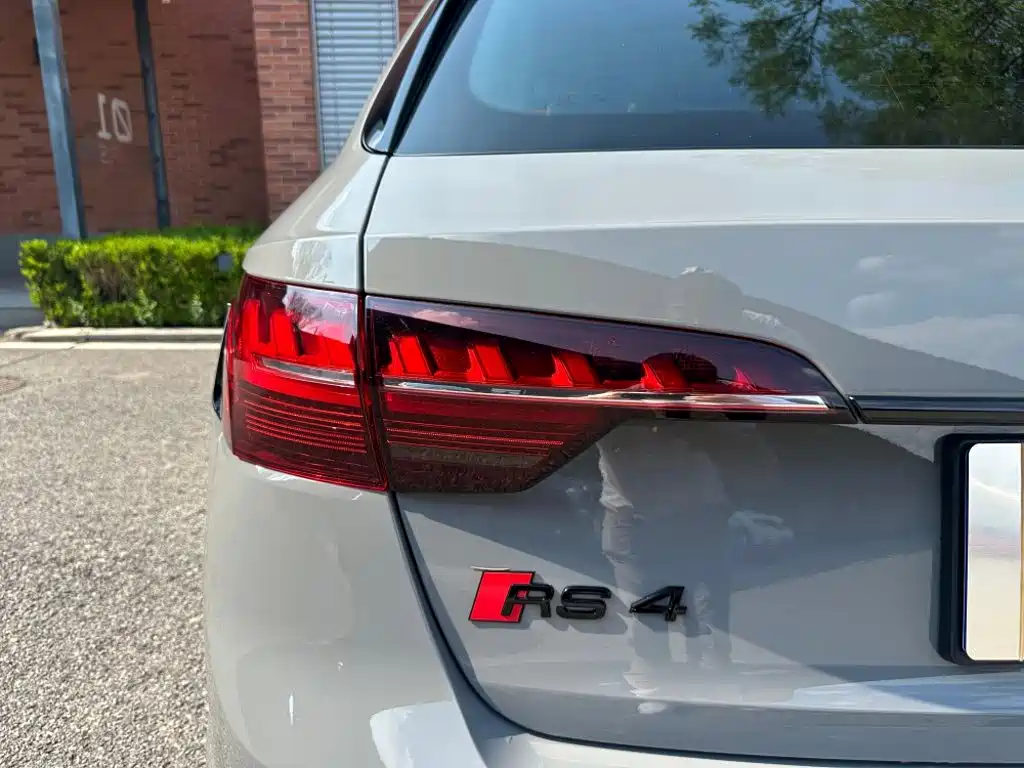 Audi RS 4 2024 — фото 15
