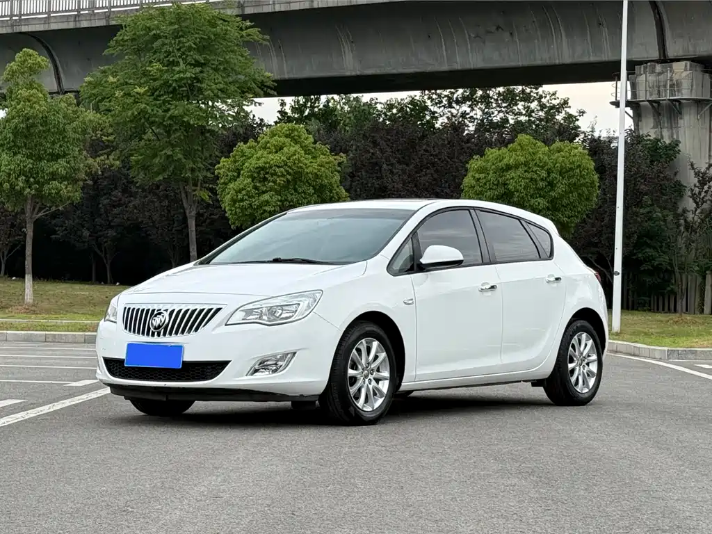 Buick Excelle 2014 — фото 1