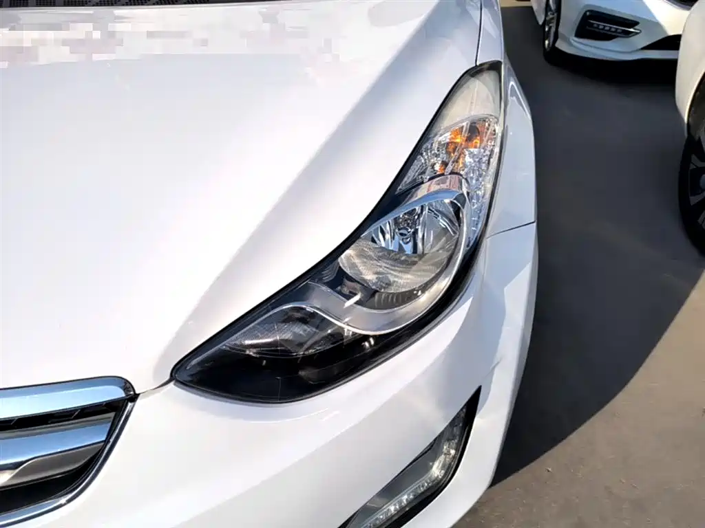 Hyundai Elantra Langdong 2015 — фото 18
