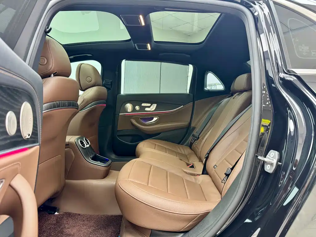 Mercedes-Benz E-Class 2022 — фото 10