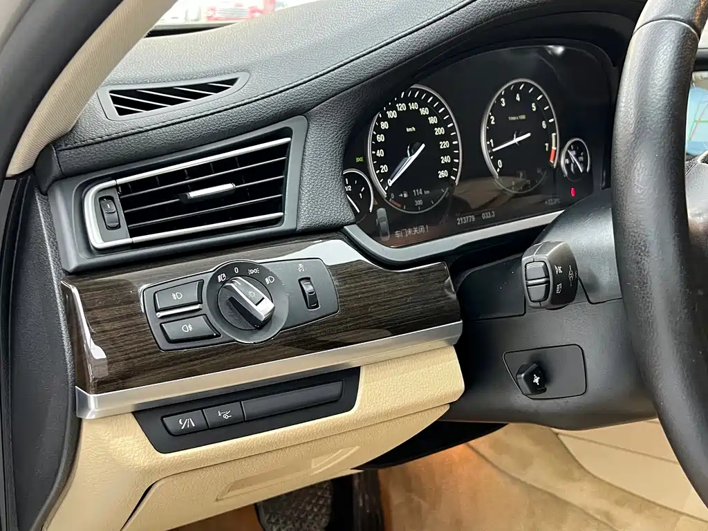 BMW 7 Series 2012 — фото 17