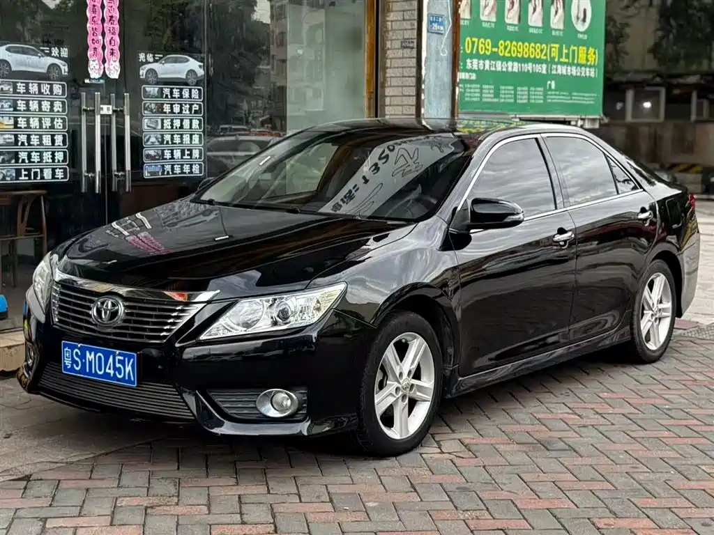 Toyota Camry 2014 — фото 1