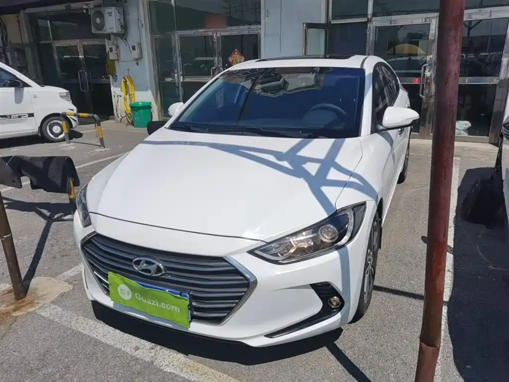 Hyundai Elantra 2018 — фото 2