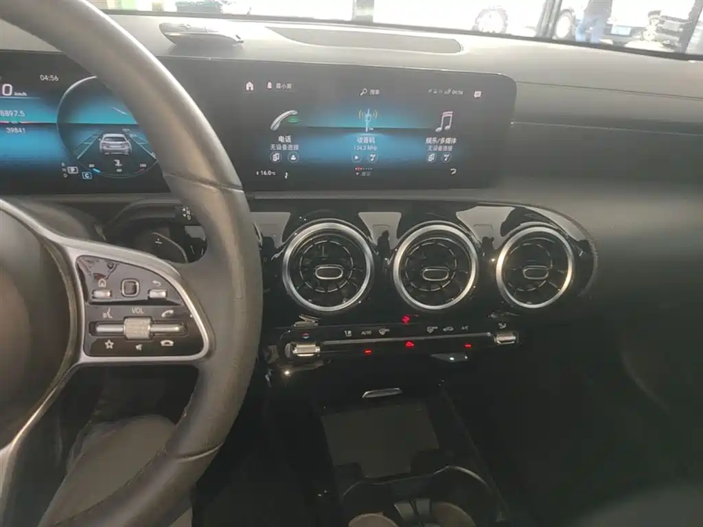 Mercedes-Benz A-Class 2021 — фото 12