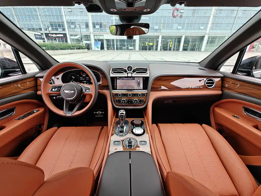 Bentley Bentayga 2023 — фото 11