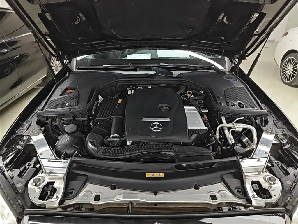 Mercedes-Benz E-Class 2019 — фото 20