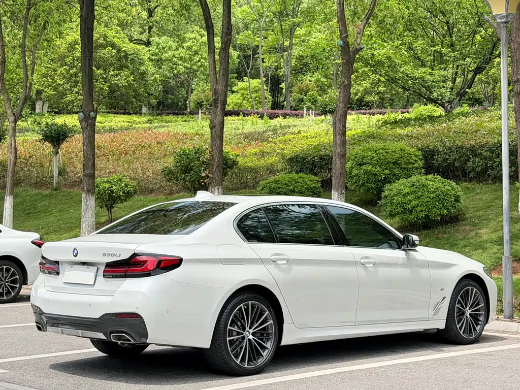 BMW 5 Series 2021 — фото 13