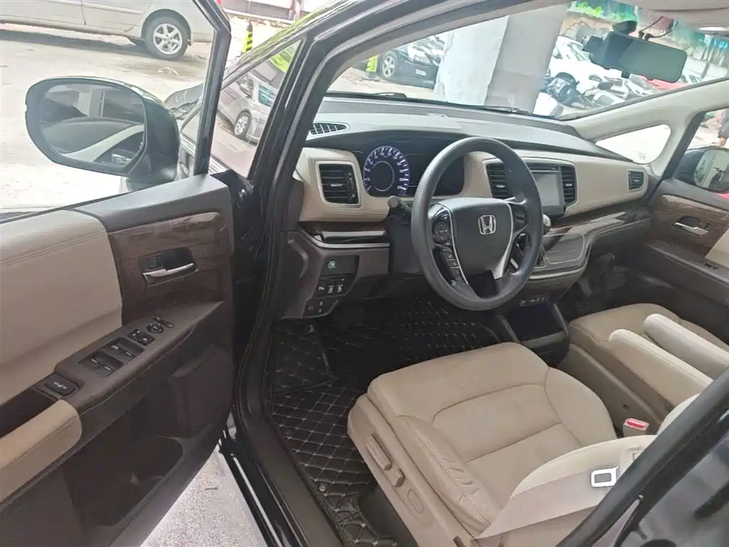 Honda Odyssey 2016 — фото 16