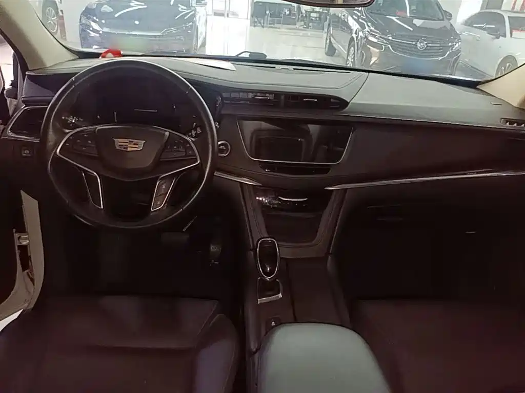 Cadillac XT5 2017 — фото 10
