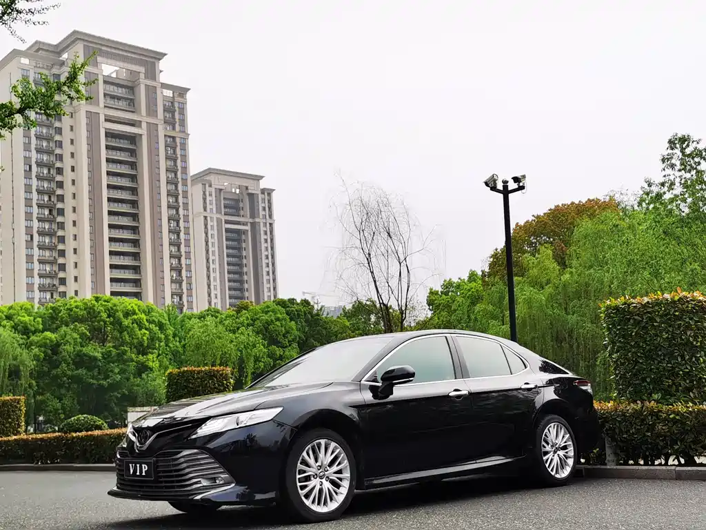 Toyota Camry 2019 — фото 1
