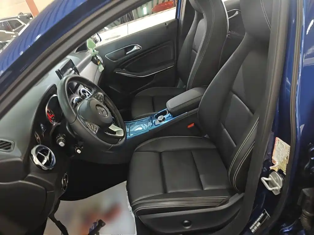 Mercedes-Benz GLA 2018 — фото 15