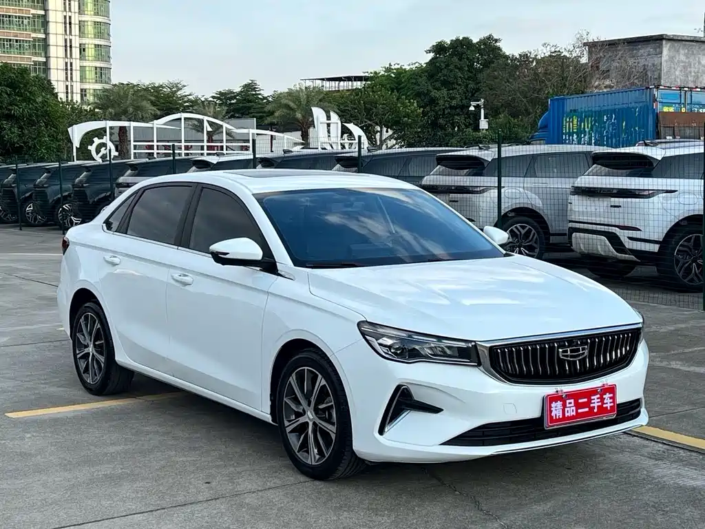 Geely Emgrand 2022