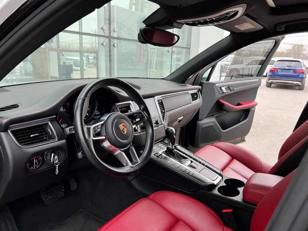 Porsche Macan 2018 — фото 10