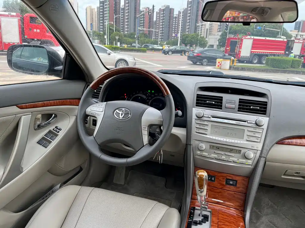 Toyota Camry 2008 — фото 10