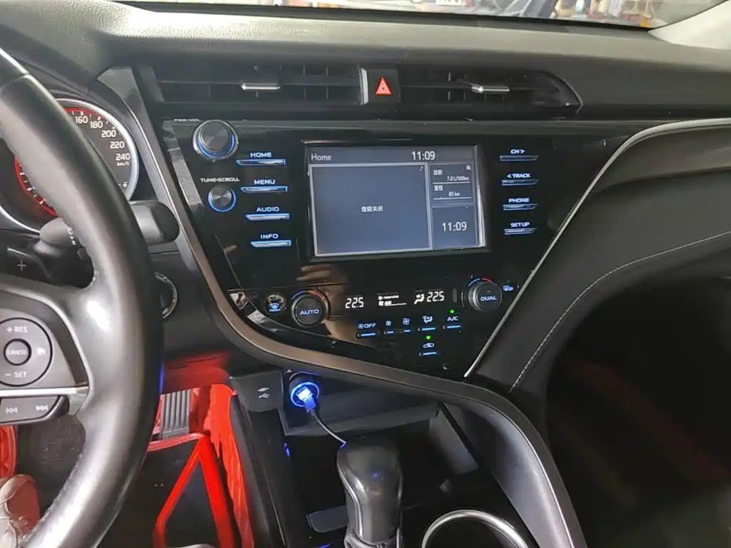 Toyota Camry 2018 — фото 13