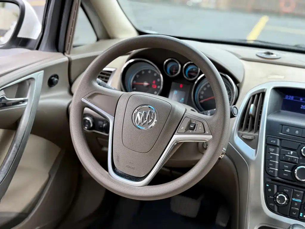 Buick Excelle GT 2013 — фото 14