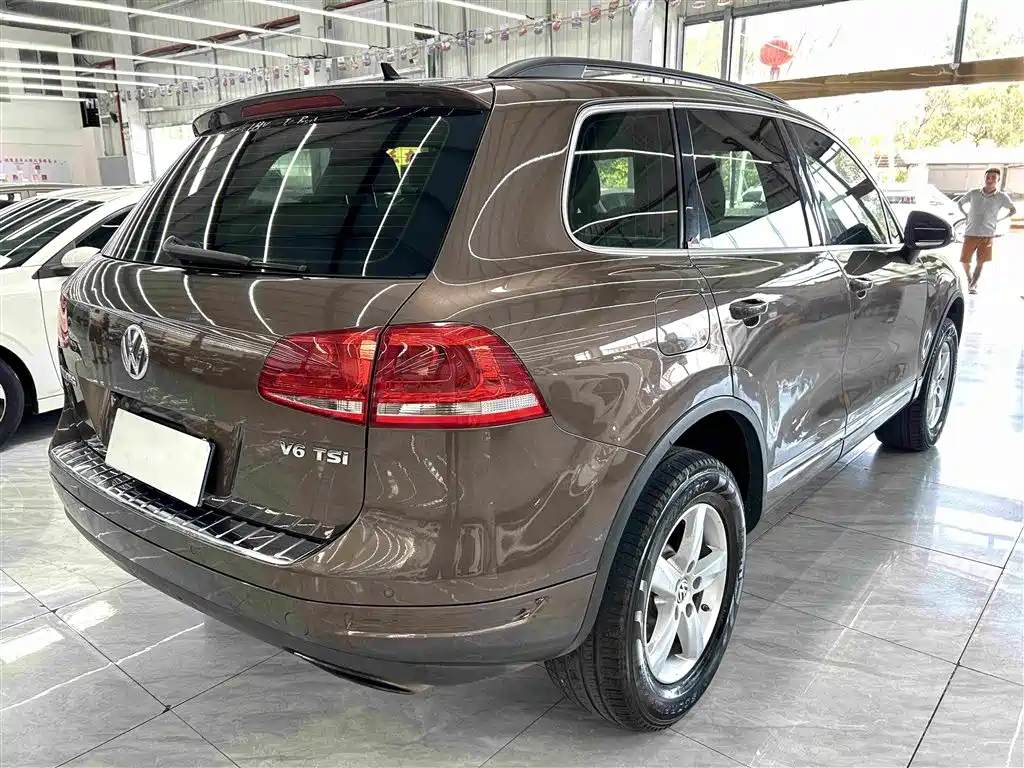 Volkswagen Touareg 2015 — фото 10