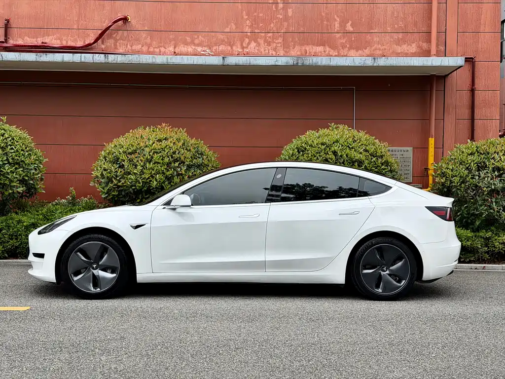 Tesla Model 3 2023 — фото 13