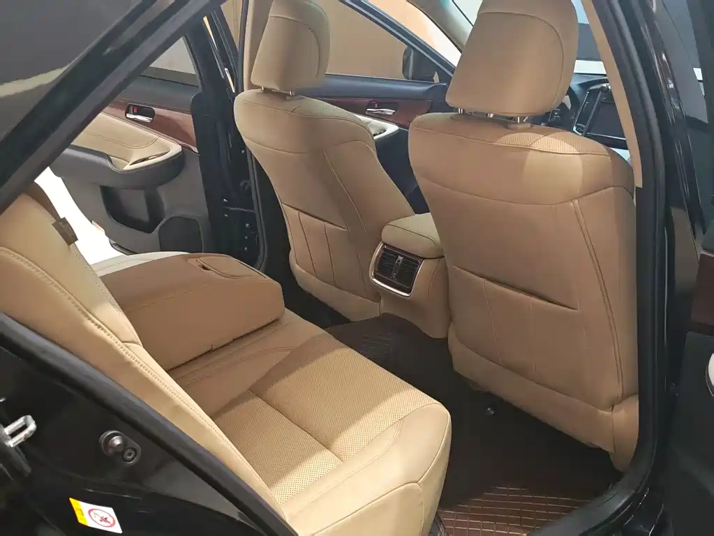 Toyota Crown 2017 — фото 11