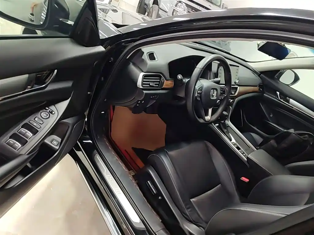 Honda Inspire 2019 — фото 16