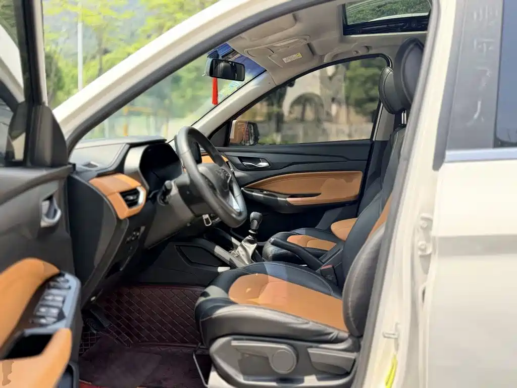 Wuling Hongguang S3 2018 — фото 15