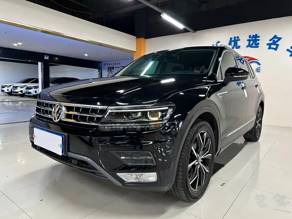 Volkswagen Tiguan L 2018 — фото 1