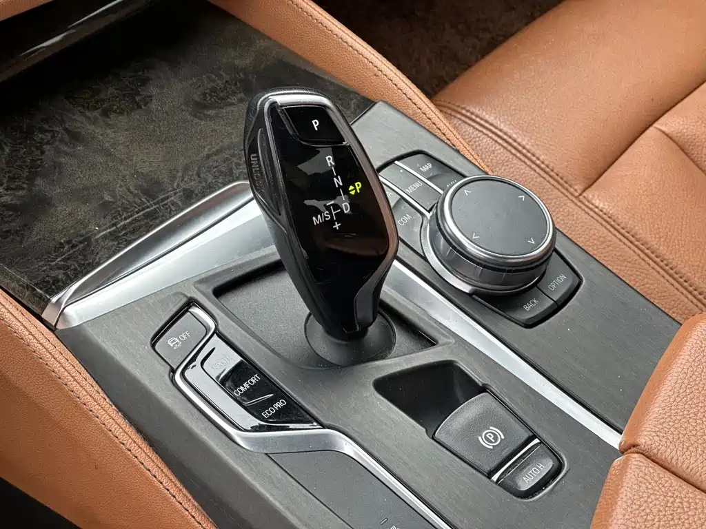 BMW 5 Series 2019 — фото 15