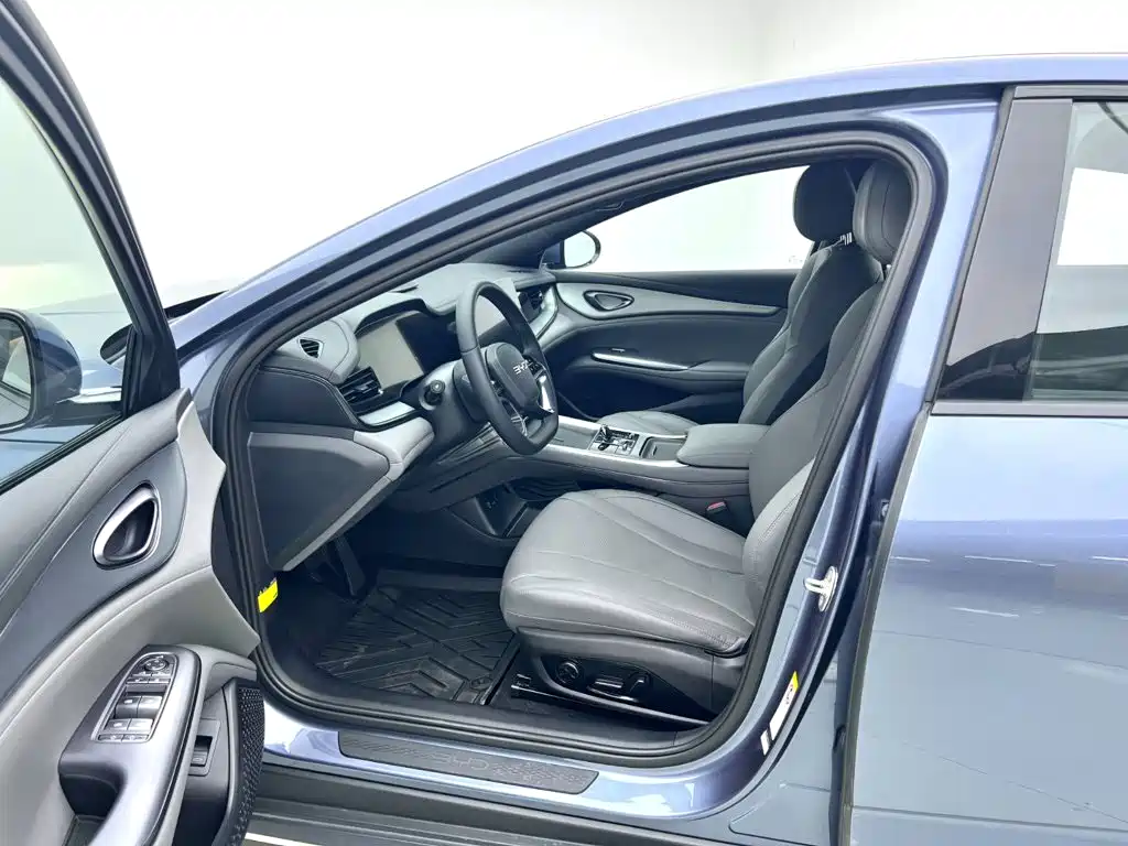 BYD Seal 07 DM-i 2024 — фото 10