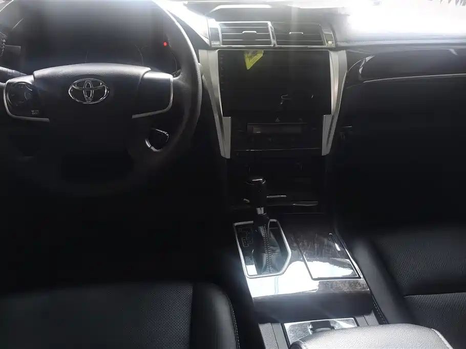 Toyota Camry 2017 — фото 12