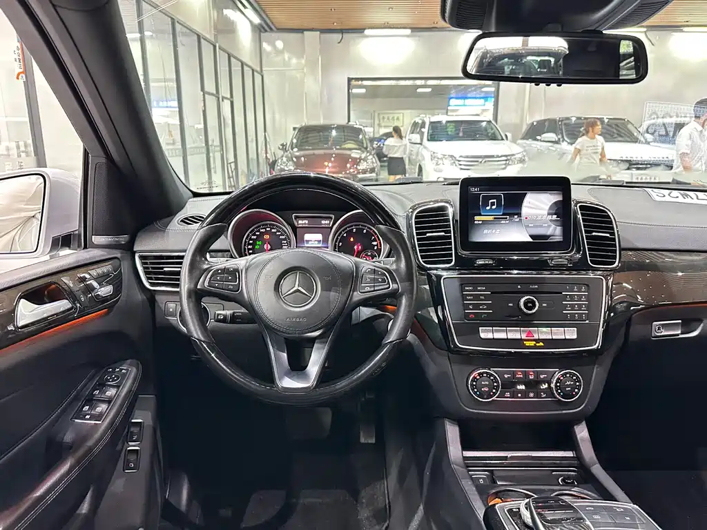 Mercedes-Benz GLS 2018 — фото 20