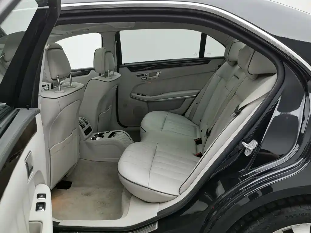 Mercedes-Benz E-Class 2015 — фото 15