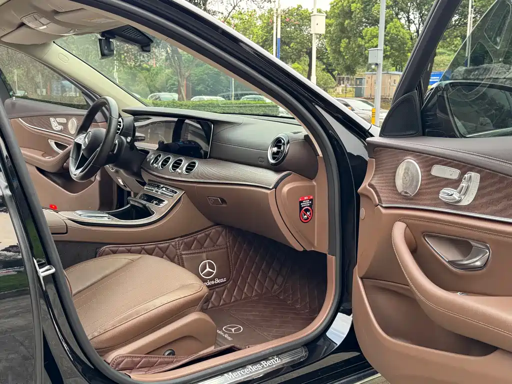Mercedes-Benz E-Class 2022 — фото 9