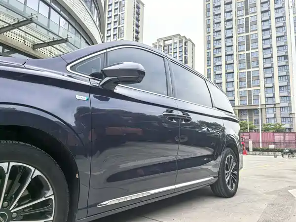 Roewe iMAX8 2022