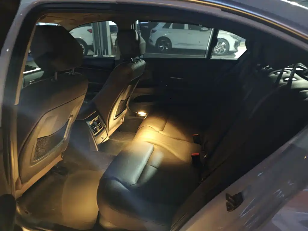 BMW 3 Series 2018 — фото 13