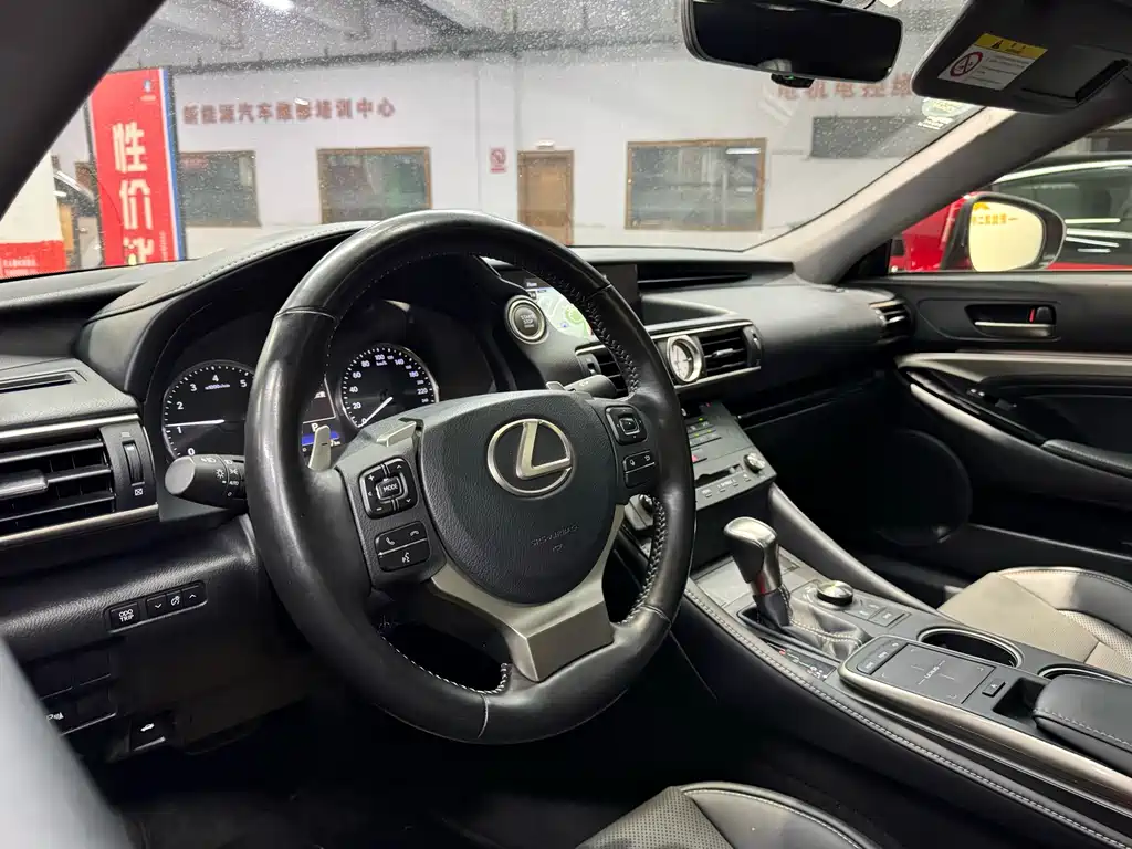 Lexus RC 2018 — фото 14