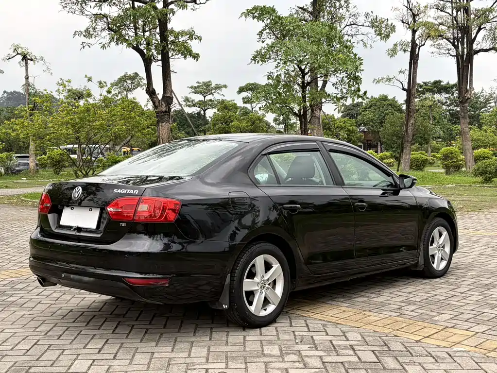 Volkswagen Sagitar 2013