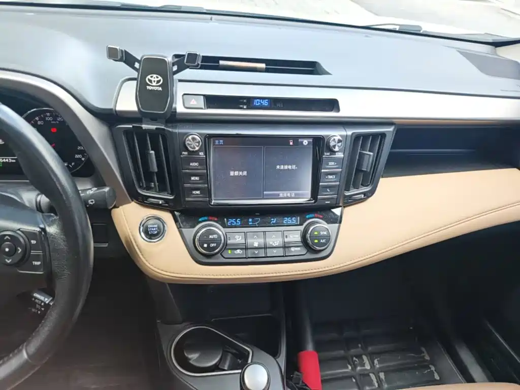 Toyota RAV4 2017 — фото 13
