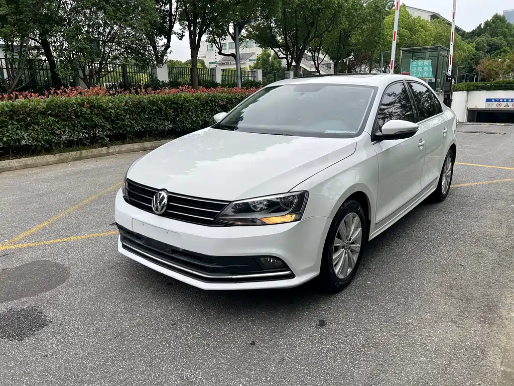 Volkswagen Sagitar 2015