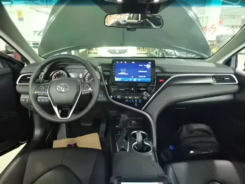 Toyota Camry 2022 — фото 10