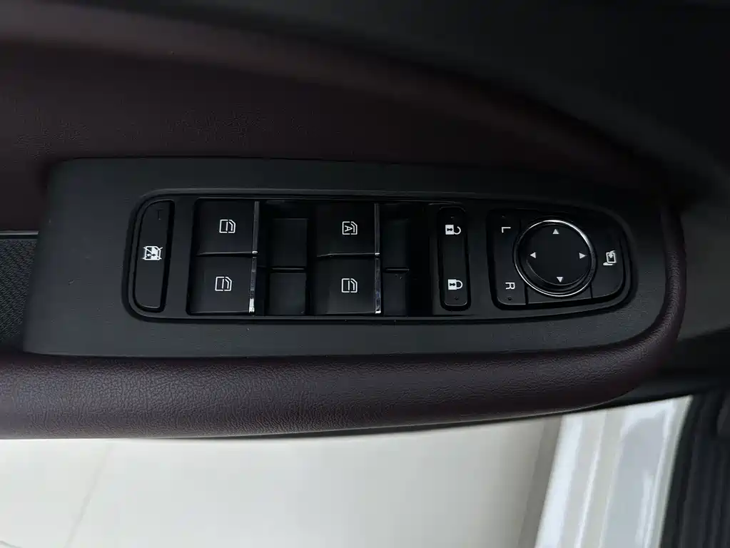 GAC Trumpchi M6 2022 — фото 17