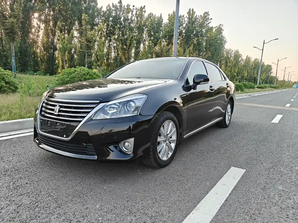 Toyota Crown 2013 — фото 1