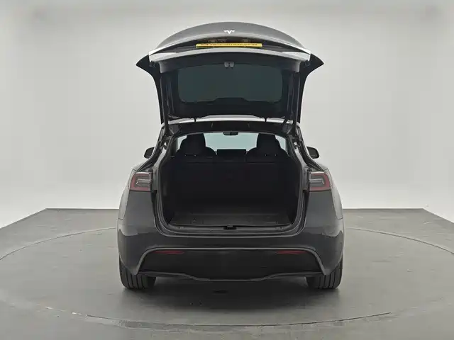Tesla Model Y 2024 — фото 14