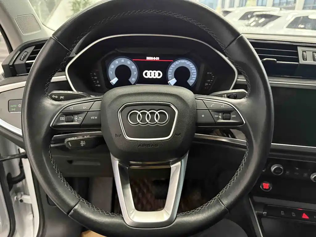 Audi Q3 2022 — фото 13