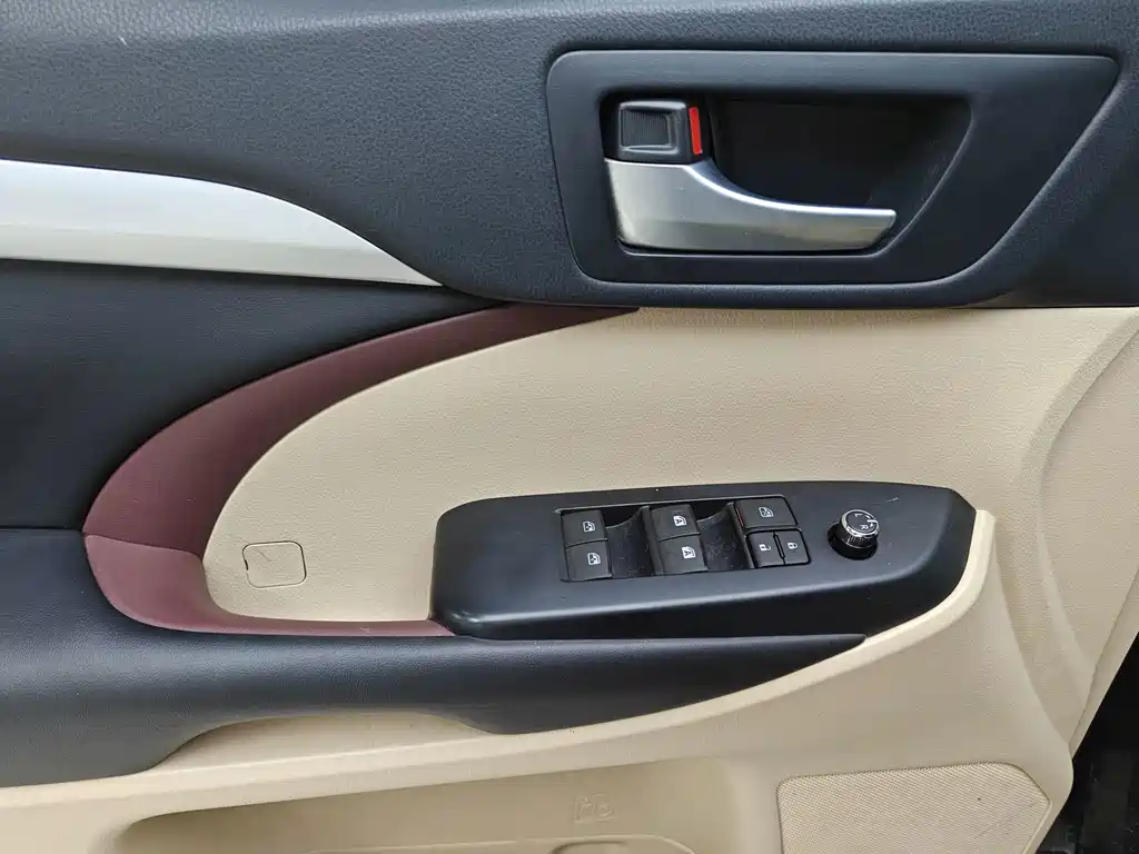 Toyota Highlander 2017 — фото 4