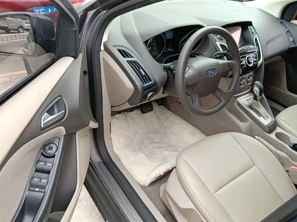 Ford Focus 2015 — фото 16
